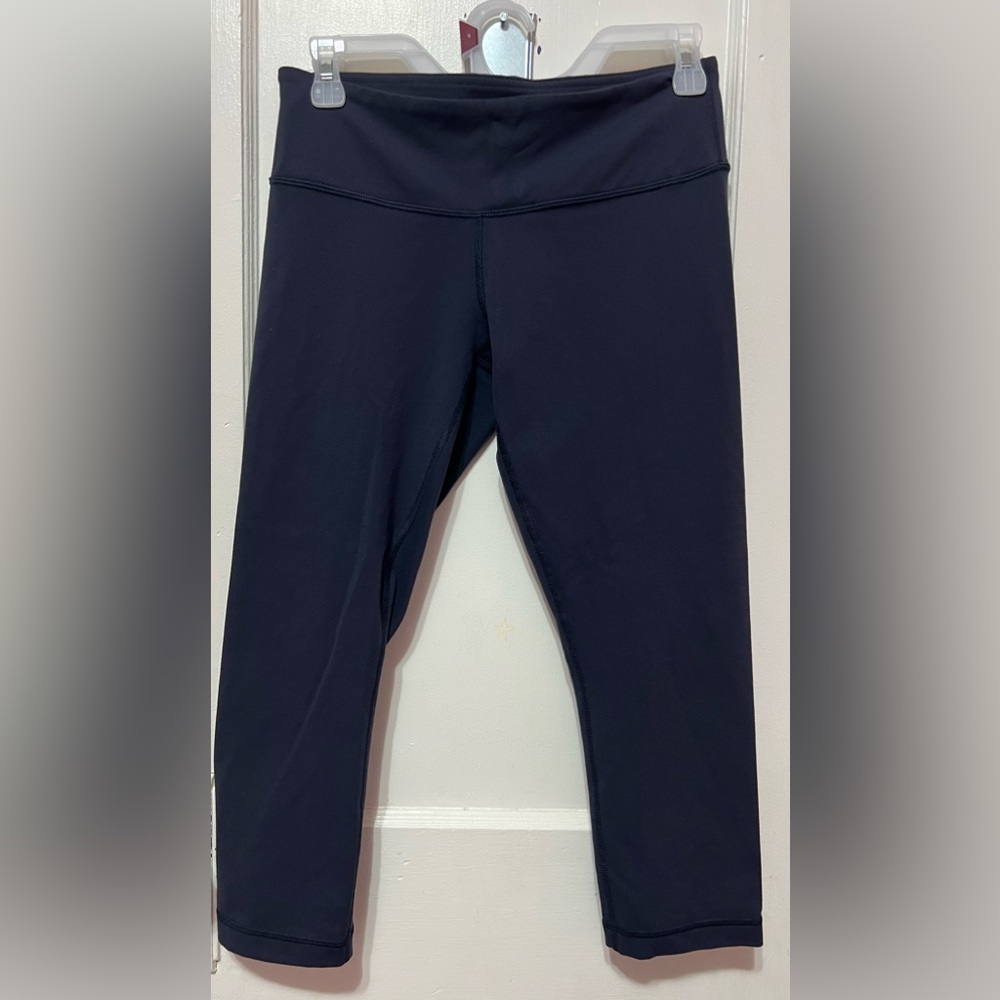 Lululemon Cropped Leggings size 8 navy blue